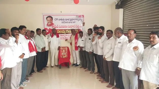 అలుపెరుగని పోరాటయోధుడు సురవరం