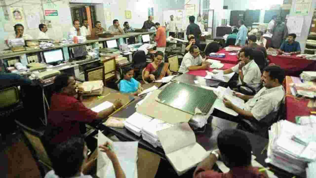 Employee Transfers: పీఏసీఎస్‌ ఉద్యోగుల బదిలీలపై యథాతథస్థితి: హైకోర్టు