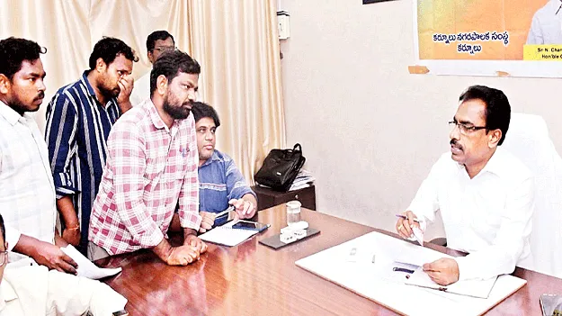 గడువులోగా అర్జీలు పరిష్కరించాలి