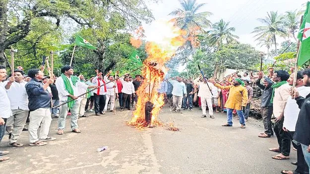 హైడ్రో ప్రాజెక్టులను వ్యతిరేకిస్తూ నిరసన ర్యాలీ
