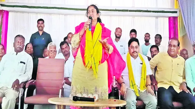 MINISTER SAVITHA: అభివృద్ధిని ప్రజలకు తెలపాలి 