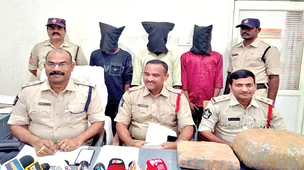 అంతర్‌ రాష్ట్ర గంజాయి స్మగ్లర్లు అరెస్టు