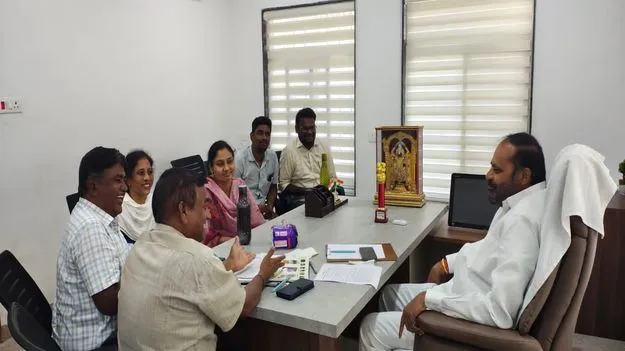 యూరియా కోసం రైతులు ఆందోళన చెందవద్దు 