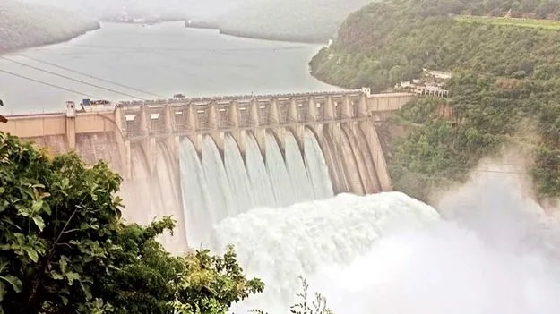 శ్రీశైలం జలాశయానికి పెరిగిన వరద 