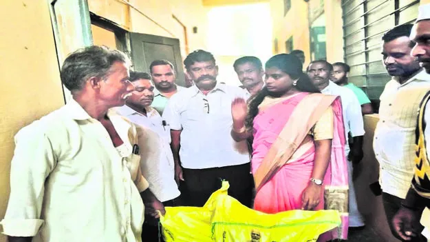  UREA: యూరియా కొరత లేదు: ఆర్డీఓ