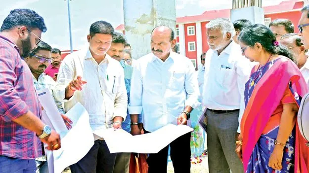    మెడికల్‌ కాలేజీలను ప్రైవేటీకరించడం లేదు 