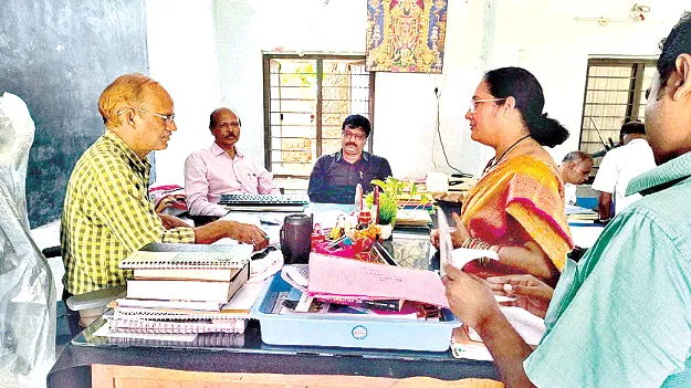   నీట్‌కు శిక్షణ ఇవ్వాలి:  డీవీఈవో  