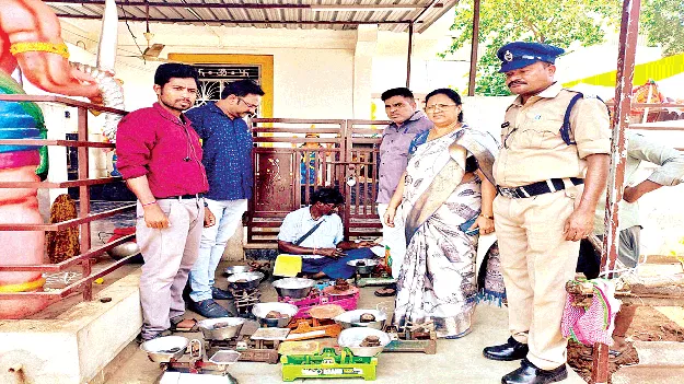  లీగల్‌ మెట్రాలజీ అధికారుల దాడులు