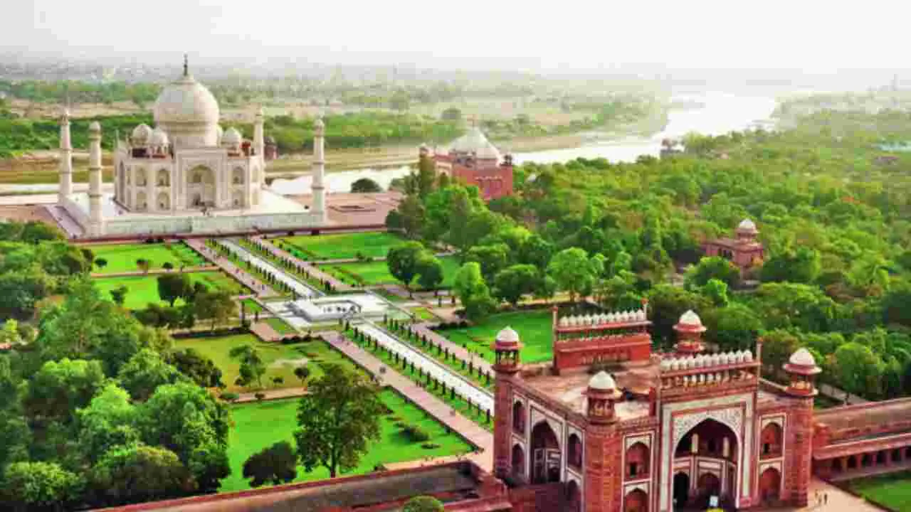 Historical Places in Agra: ఆగ్రాకు వెళ్తున్నారా? తాజ్ మహల్‌‌తో పాటు  ఈ చారిత్రక ప్రదేశాలను చుట్టేయండి 