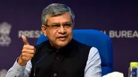 IT Sector - Trump Tariffs: భారత ఐటీ రంగంలో ఆందోళన.. అమెరికాతో చర్చలు జరుపుతున్నామన్న కేంద్ర మంత్రి అశ్వినీ వైష్ణవ్