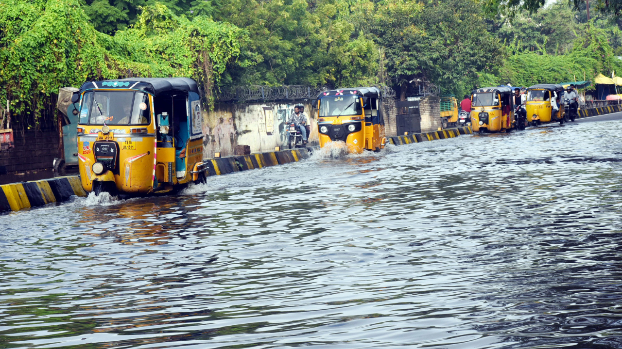 Hyderabad: భారీ వర్షానికి నగరం అల్లకల్లోలం