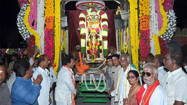 యాళి వాహనంపై గణనాథుడి చిద్విలాసం