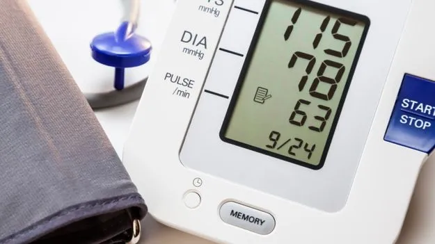 Blood Pressure: కుడి, ఎడమ చేతుల బీపీ రీడింగ్స్‌లో వ్యత్యాసం.. డాక్టర్లు ఏం చెబుతున్నారంటే..