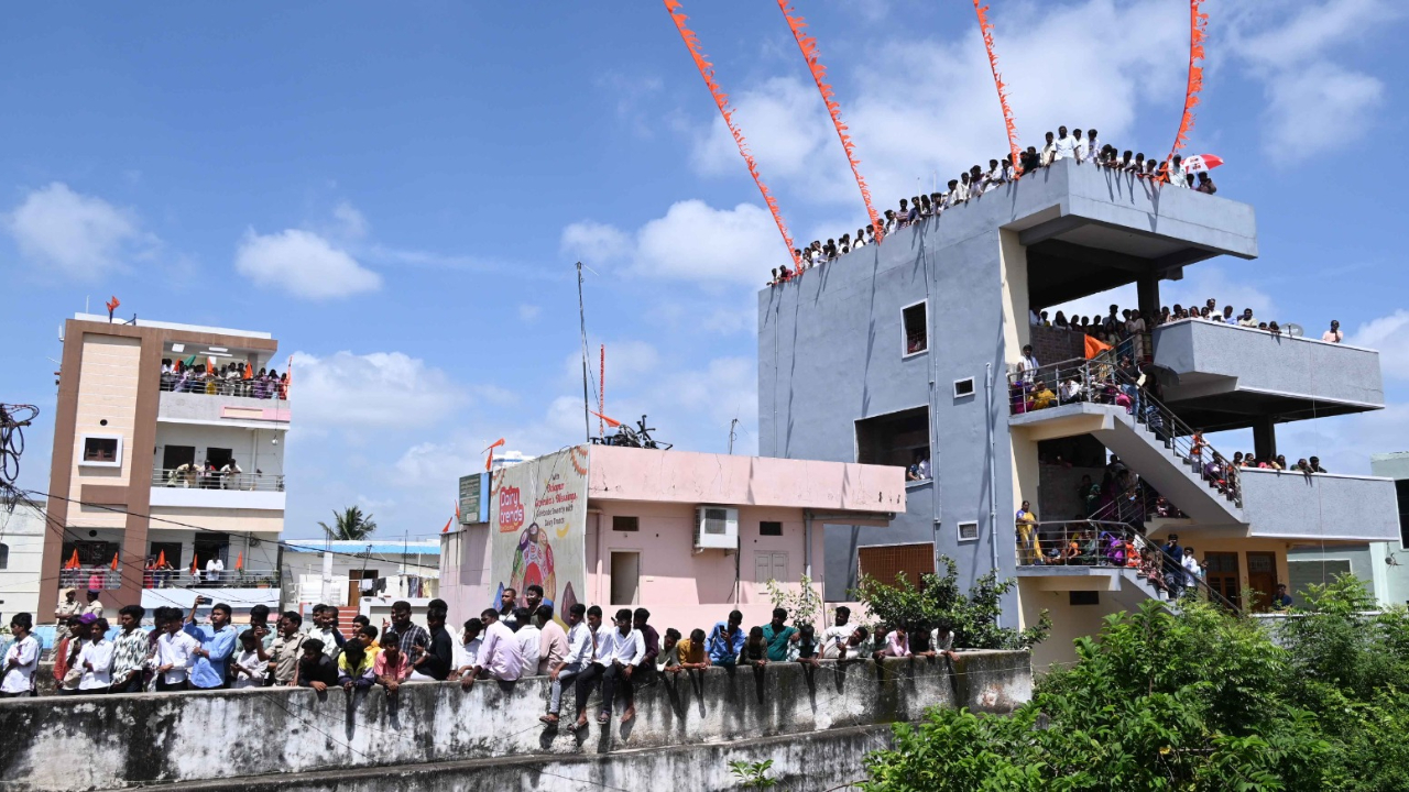 Balapur Ganesh Procession: కన్నుల పండుగగా కొనసాగుతోన్న బాలాపూర్ గణనాథుడి ఊరేగింపు