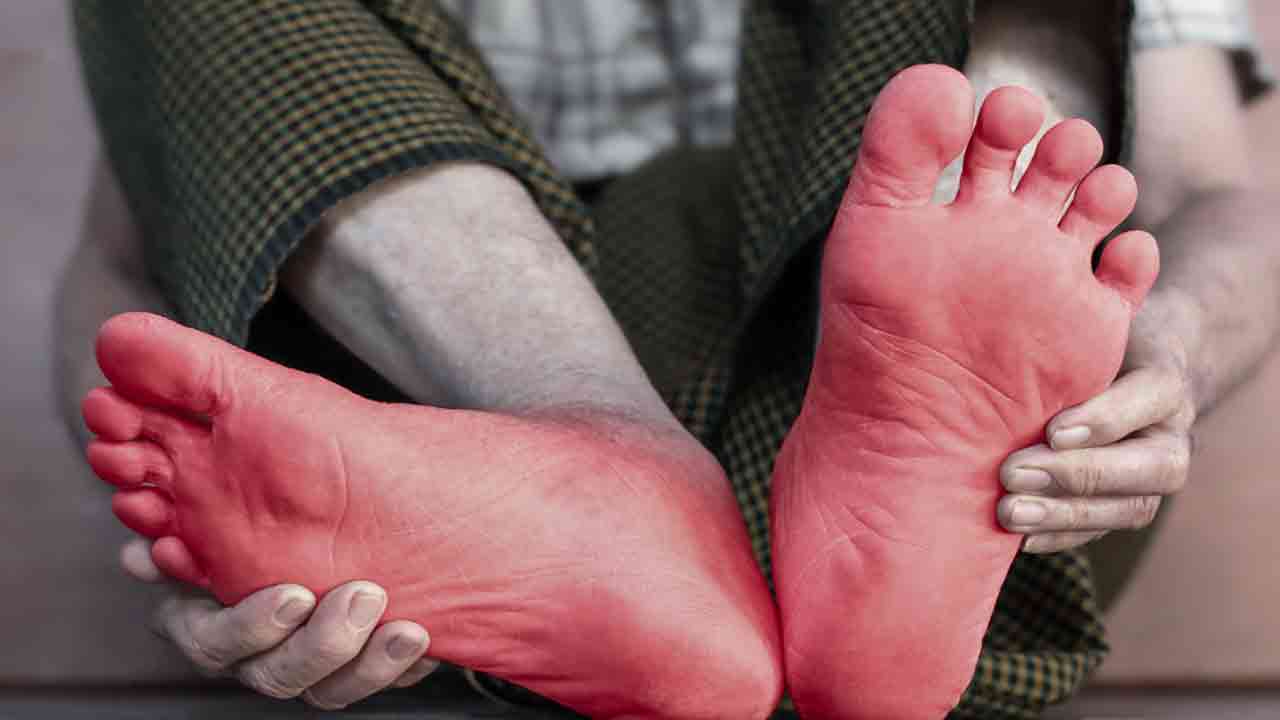 Health Tips: పాదాలలో ఈ మార్పులు కనిపిస్తున్నాయా.. అయితే జాగ్రత్త..