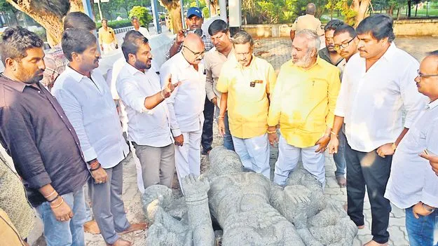 Controversy Over Abandoned Idol: టీటీడీపై విషం! 