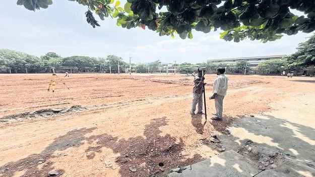 చంద్రంపాలెం పాఠశాలపై  లోకేశ్‌ ఫోకస్‌