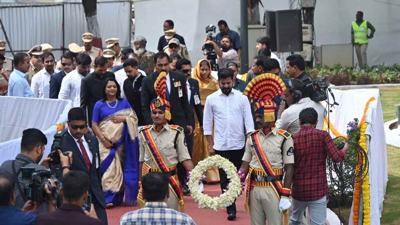 గన్‌పార్క్‌లో అమర వీరులకు సీఎం రేవంత్ ఘన నివాళి