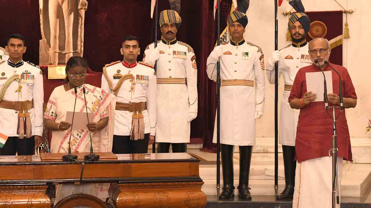 ఉపరాష్ట్రపతిగా  బాధ్యతలు స్వీకరించిన సీపీ రాధాకృష్ణన్‌