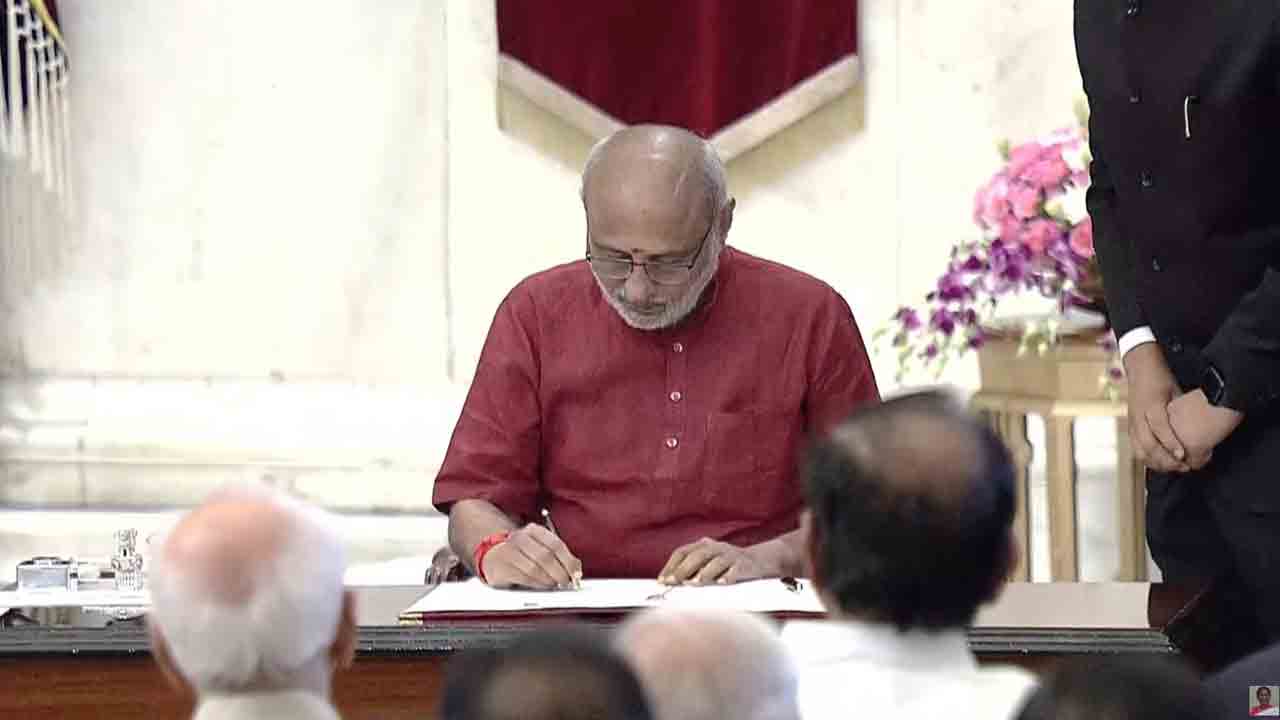ఉపరాష్ట్రపతిగా  బాధ్యతలు స్వీకరించిన సీపీ రాధాకృష్ణన్‌