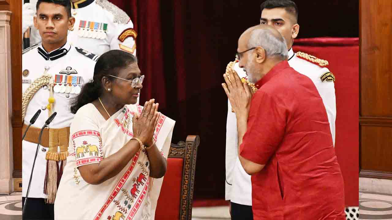 ఉపరాష్ట్రపతిగా  బాధ్యతలు స్వీకరించిన సీపీ రాధాకృష్ణన్‌