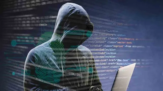 Retired Employee Duped: రెచ్చిపోయిన సైబర్ నేరగాళ్లు.. రిటైర్డ్ ఉద్యోగినుంచి లక్షల దోపిడీ..