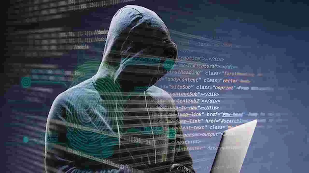 Retired Employee Duped: రెచ్చిపోయిన సైబర్ నేరగాళ్లు.. రిటైర్డ్ ఉద్యోగినుంచి లక్షల దోపిడీ..