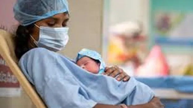 Pregnant Woman: సర్కారు వైద్యానికి భయపడిన గర్భిణి