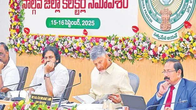 CM Calls for Revenue Department Reforms: నాన్చొద్దు... తేల్చండి