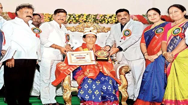 సమాజాభివృద్ధిలో టీచర్ల పారత్ర కీలకం 