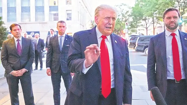 Trump Urges EU to Impose: భారత్‌ చైనాలపై 100% సుంకాలు వేయండి