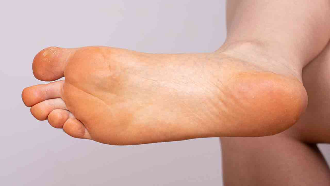 Health Tips: పాదాలలో ఈ మార్పులు కనిపిస్తున్నాయా.. అయితే జాగ్రత్త..