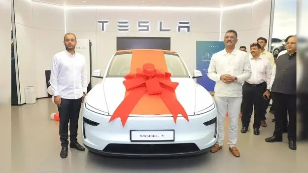 First Tesla Car Delivery: భారత్‌లో తొలి టెస్లా కారు డెలివరీ.. కస్టమర్ ఎవరంటే.. 
