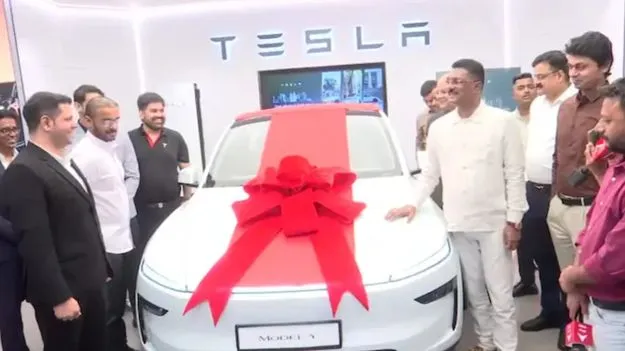 First Tesla Car Delivery: భారత్‌లో తొలి టెస్లా కారు డెలివరీ.. కస్టమర్ ఎవరంటే.. 