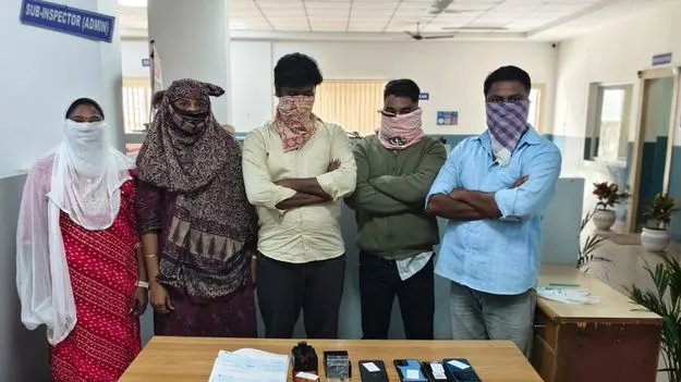 Yoga Guru Blackmailed by Women: యోగా గురువుపై వలపు వల