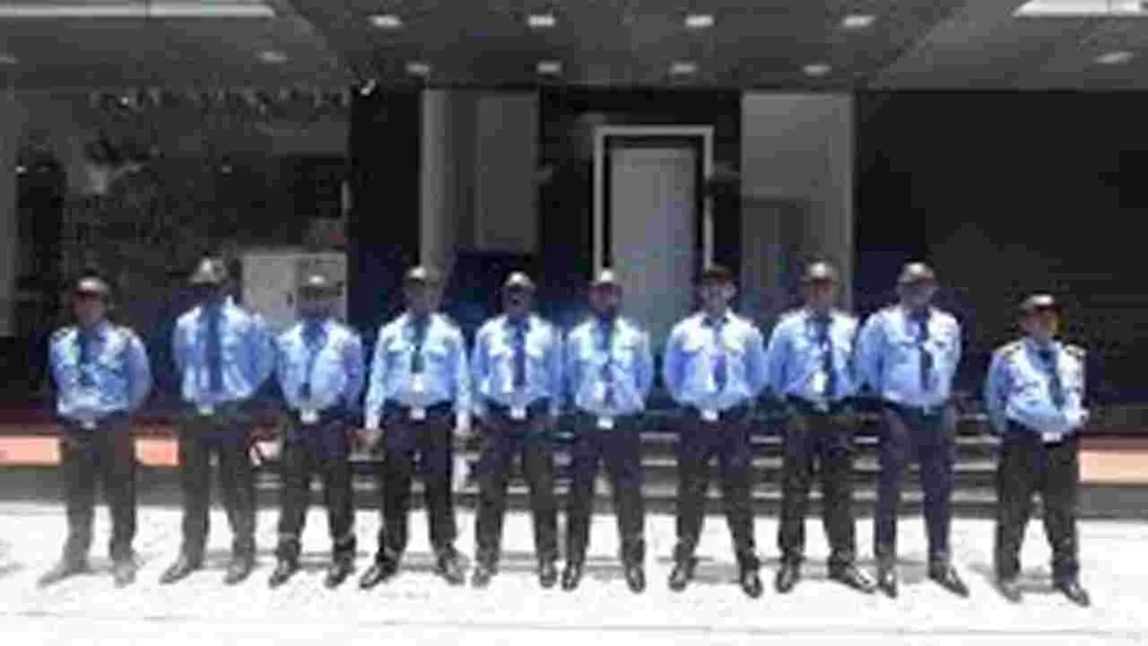 Tirumala Security: కొండపై తిష్టవేసిన వారి తరలింపు