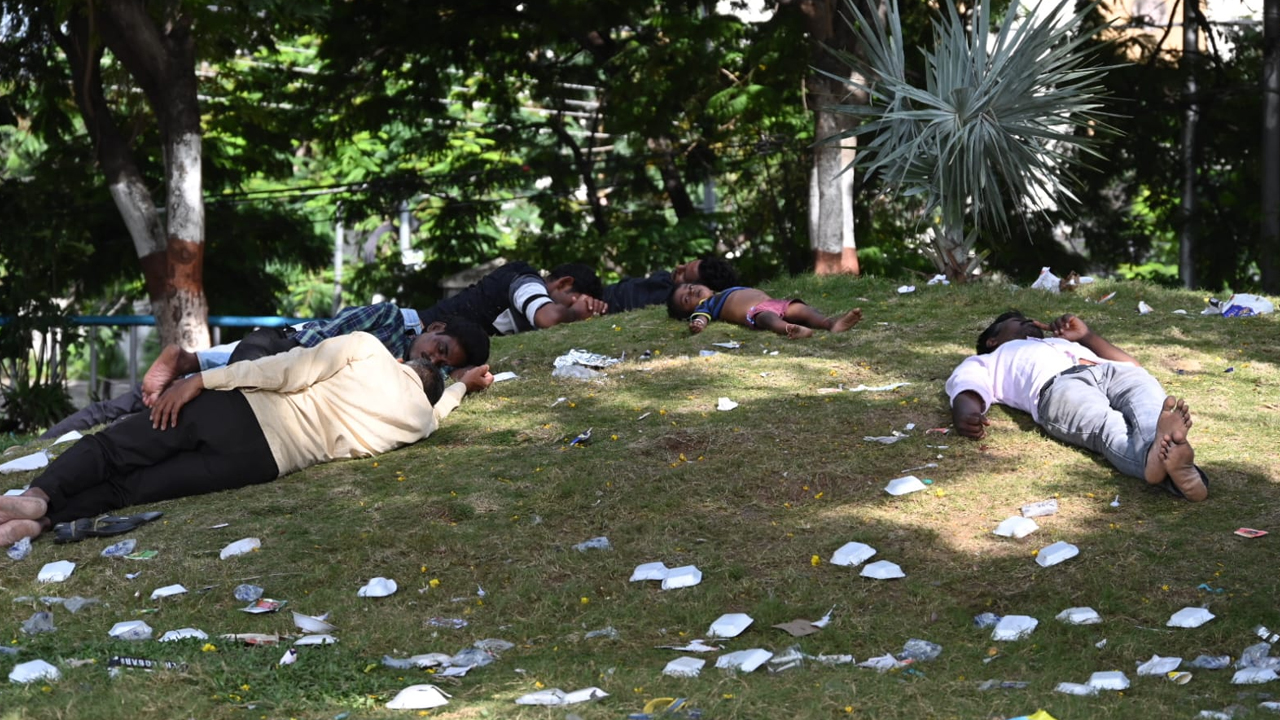 GHMC: నిమజ్జనం పూర్తి.. రంగంలోకి దిగిన జీహెచ్ఎంసీ సిబ్బంది