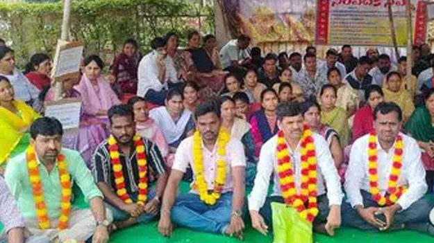 Demand to Pay Pending Salaries: ఆశ్రమ సీఆర్‌టీలకు వేతనాలు చెల్లించాలి