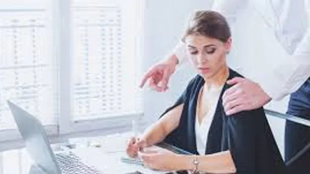 Workplace Harassment: ఐఏఎస్‌ అధికారి పేషీలో పనిచేస్తున్న మహిళా ఉద్యోగి ఆత్మహత్యాయత్నం