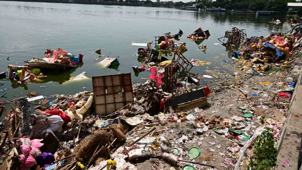 Ganesh immersions: హైదరాబాద్ ట్యాంక్‌ బండ్‌లో కొనసాగుతున్న గణేశ్ నిమజ్జనాలు
