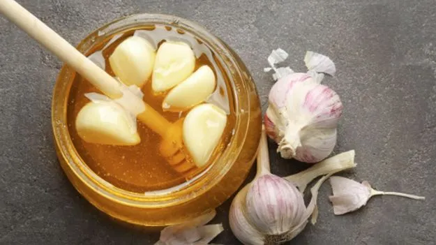 Garlic Honey Health Benefits: వెల్లుల్లిని తేనెలో కలిపి తింటే ఏమవుతుందో తెలుసా?