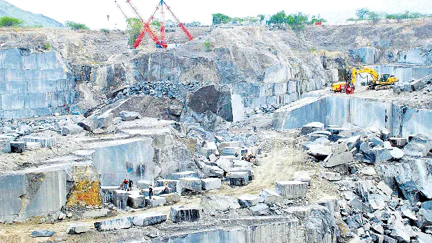 ఖనిజ సంపద ప్రైవేటు పరం