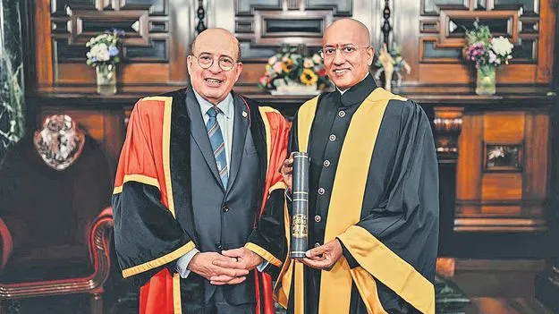 Dr. Raghuram: డాక్టర్‌ రఘురామ్‌కు గౌరవ ఎఫ్‌ఆర్‌సీఎస్‌