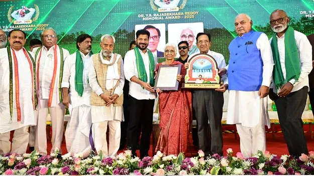 CM Revanth Promises: ప్రాణహిత కట్టి తీరుతాం