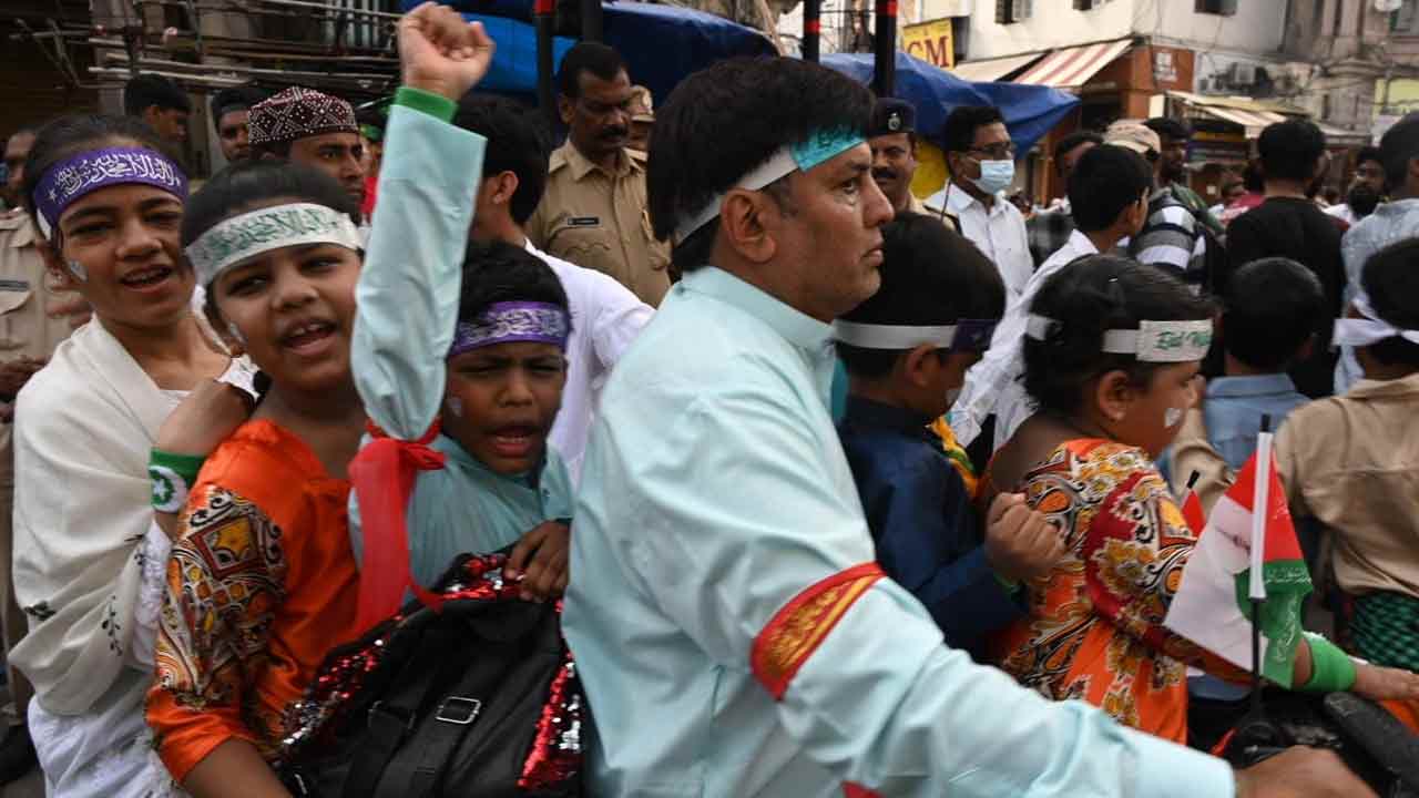 Milad un Nabi Celebrations in Hyderabad : పాత బస్తీలో ఘనంగా మిలాద్ ఉన్ నబీ ర్యాలీ..