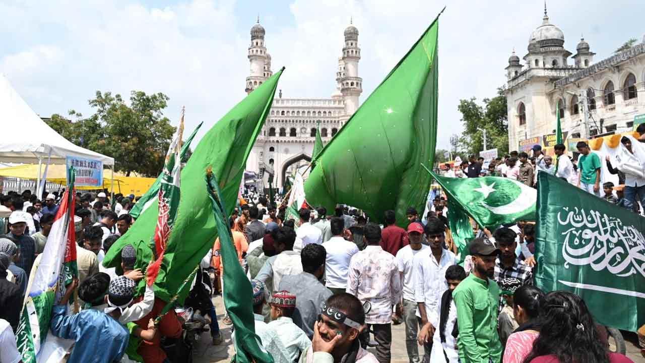 Milad un Nabi Celebrations in Hyderabad : పాత బస్తీలో ఘనంగా మిలాద్ ఉన్ నబీ ర్యాలీ..
