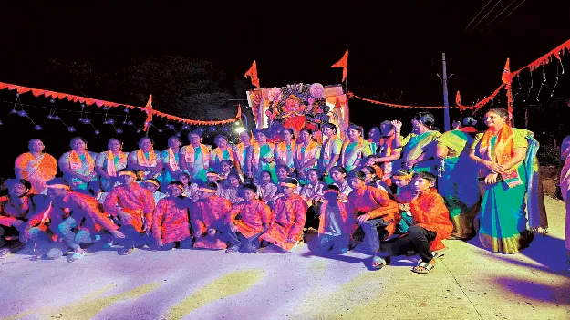 నిమజ్జనానికి తరలిన గణనాథులు