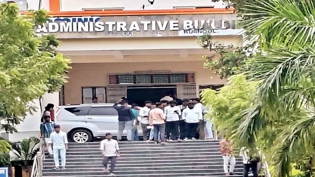    అసలేమైంది ఈ క్యాంపస్‌కు.. 