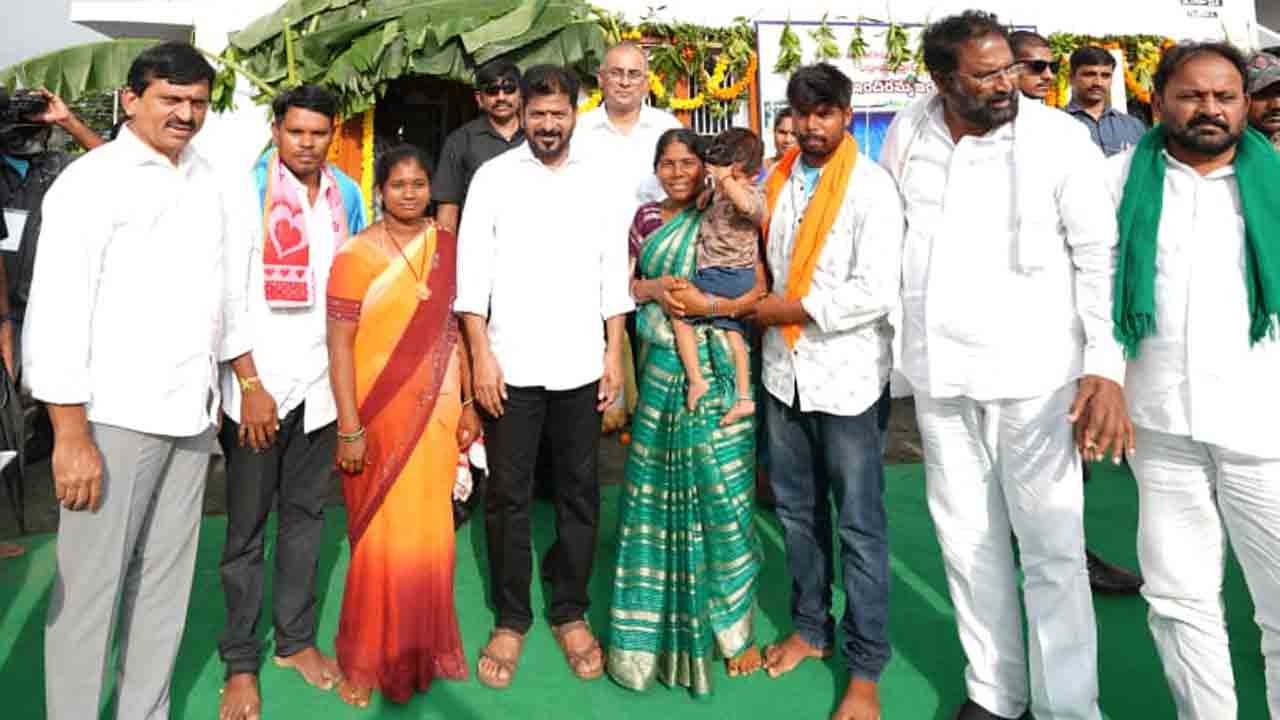 CM Revanth Reddy inaugurates Indiramma Houses: ఇందిరమ్మ ఇళ్ల పథకాన్ని ప్రారంభించిన సీఎం రేవంత్‌రెడ్డి 