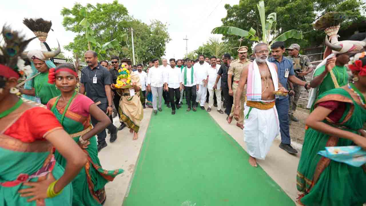 CM Revanth Reddy inaugurates Indiramma Houses: ఇందిరమ్మ ఇళ్ల పథకాన్ని ప్రారంభించిన సీఎం రేవంత్‌రెడ్డి 